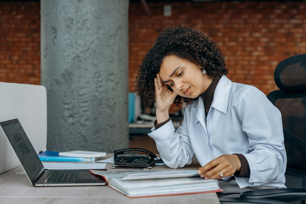 sobecarga de trabalho: 6 formas de prevenir - RB Consult RH